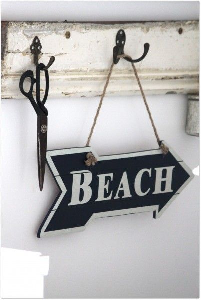 Summer beach house pictures - holiday beach house - rustic-beach-cottage-beach-sign.jpg